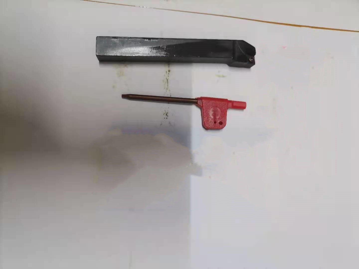 Hartmetall - Wendeplatten mit Drehwerkzeughalter