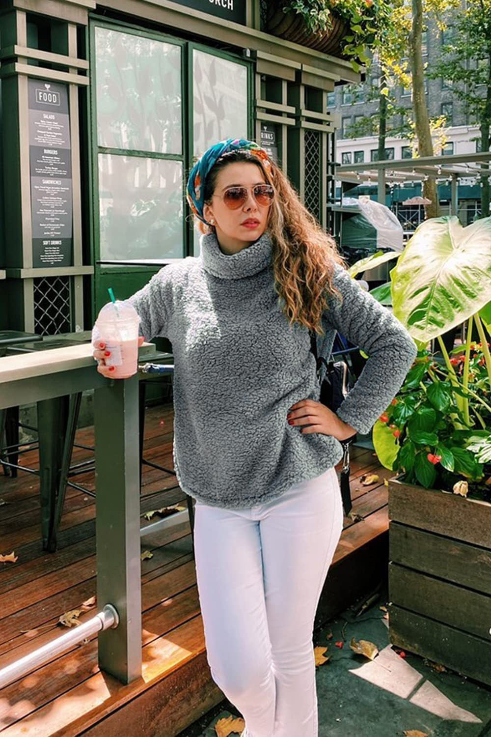 pelziger Rollkragenpullover