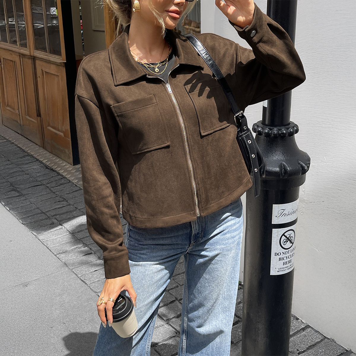 langärmlige Jacke mit Umschlagkragen