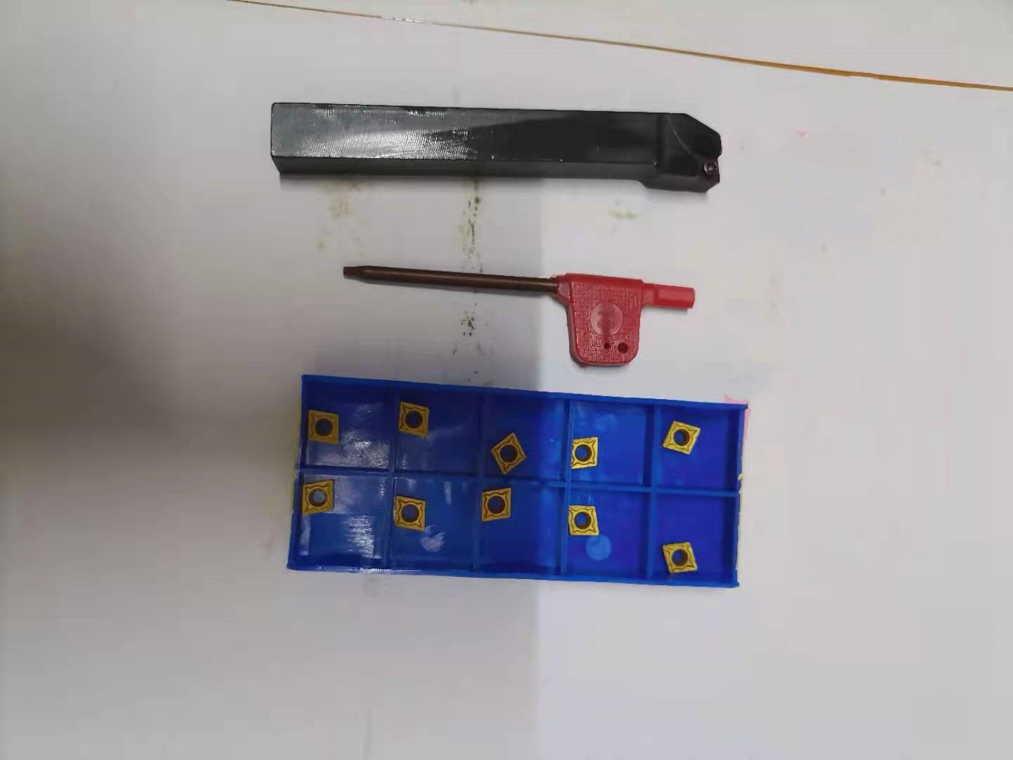 Hartmetall - Wendeplatten mit Drehwerkzeughalter