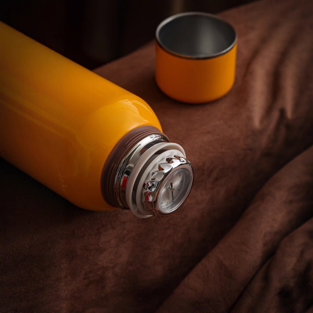 Isolierte Flasche mit Thermostatanzeige