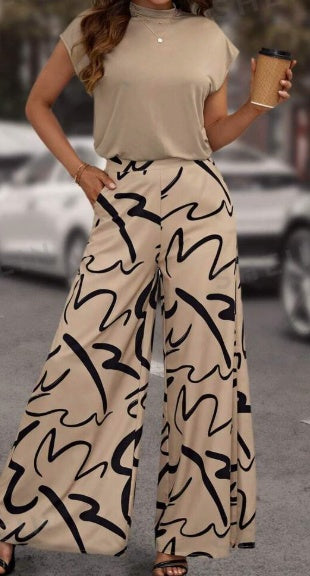 Ärmel-T-Shirt und All Over-Print weite Hose