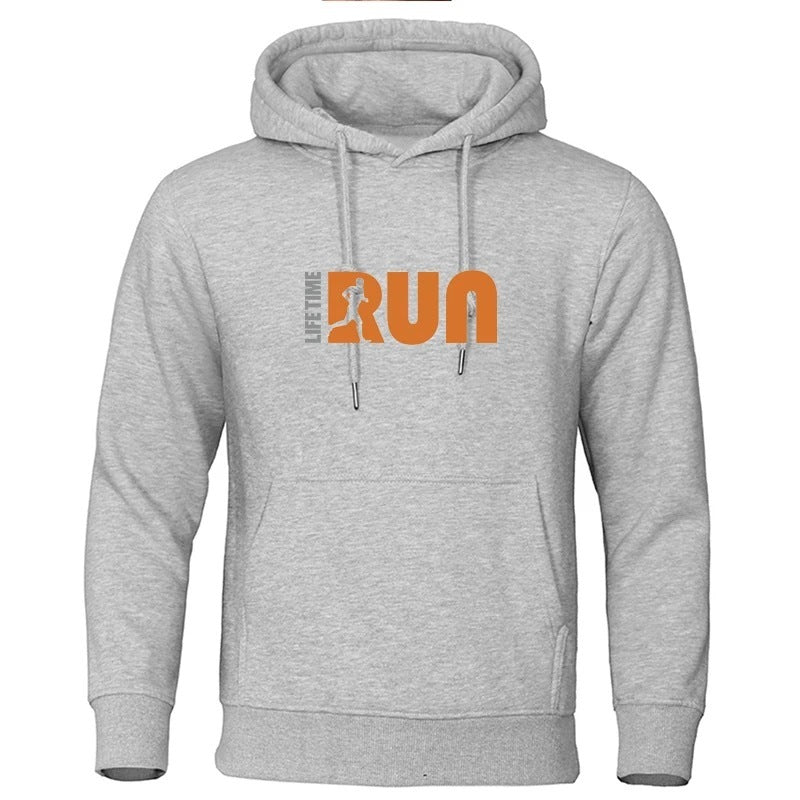 Locker sitzender Kapuzenpullover