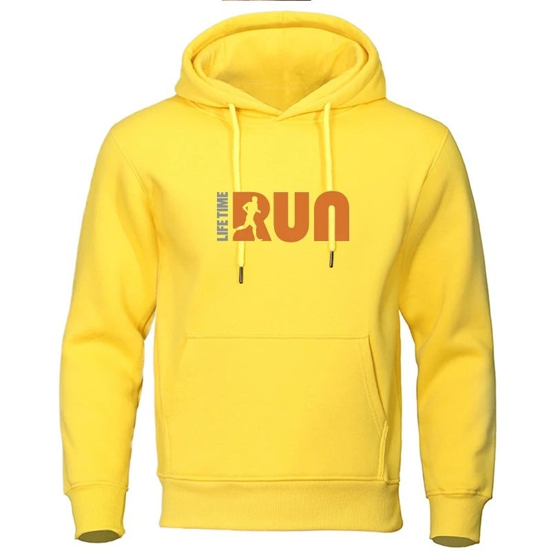 Locker sitzender Kapuzenpullover