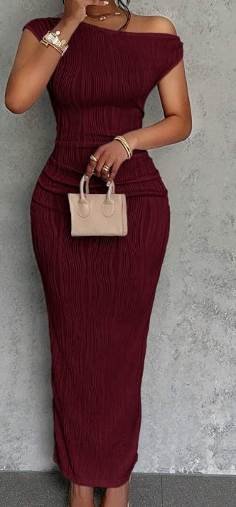 elegantes Partykleid mit schräger Schulter