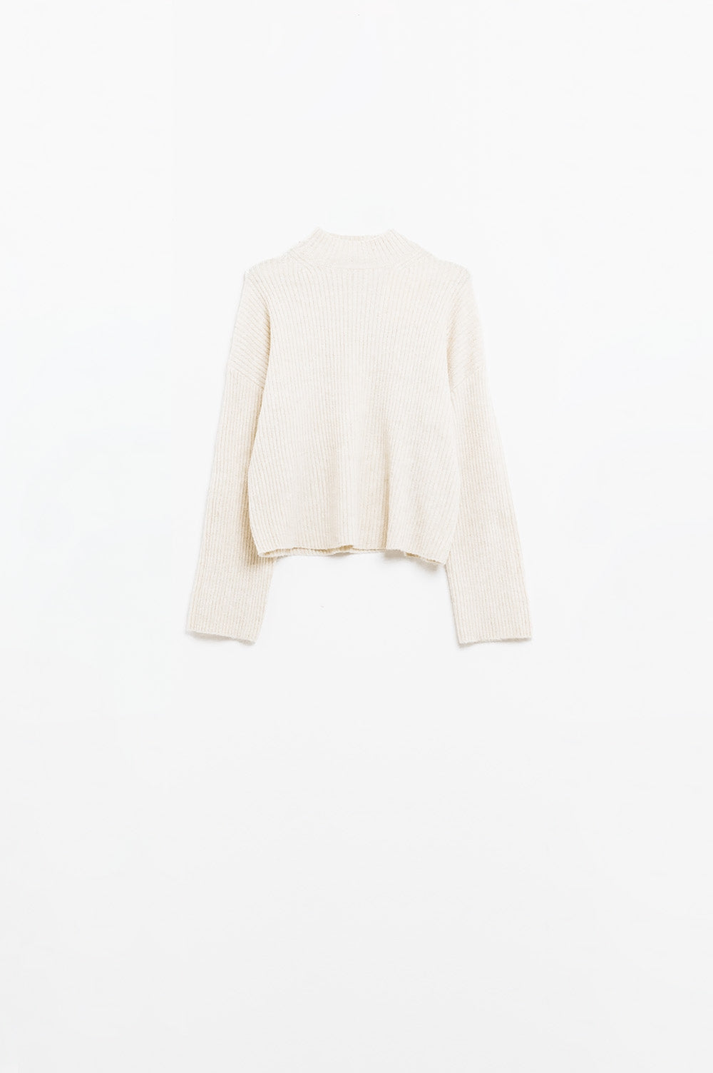 cremefarbener Pullover mit hohem Kragen